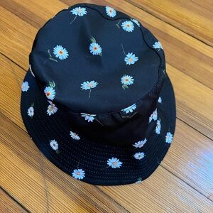 Alice + Olivia Bucket Hat‎ reversible NWOT